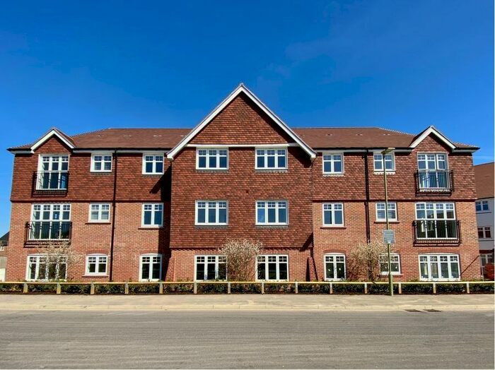 1 Bedroom Apartment To Rent In Heather Court, Edenbrook Village, GU51