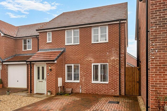 3 Bedroom Detached House For Sale In Finch Close, Salisbury, SP2
