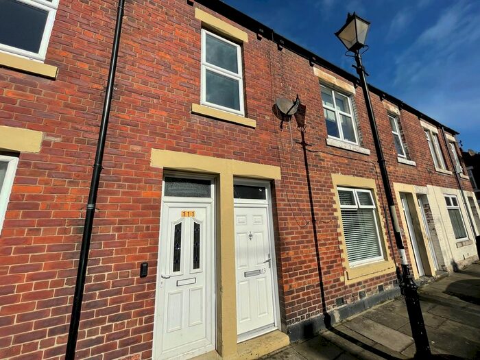 3 Bedroom Flat To Rent In St. Pauls Road, Jarrow, NE32