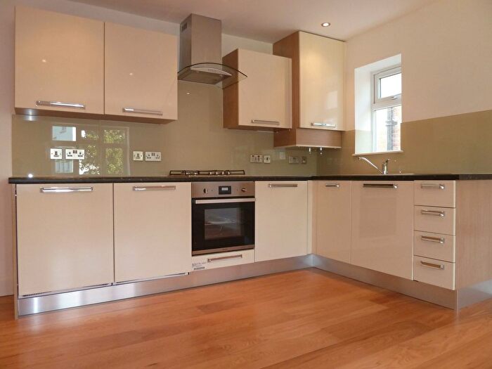 2 Bedroom Flat To Rent In Vivian Avenue, London, NW4