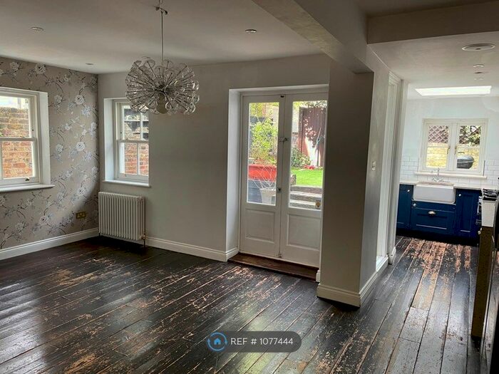 2 Bedroom Flat To Rent In Rochester Square, London, NW1