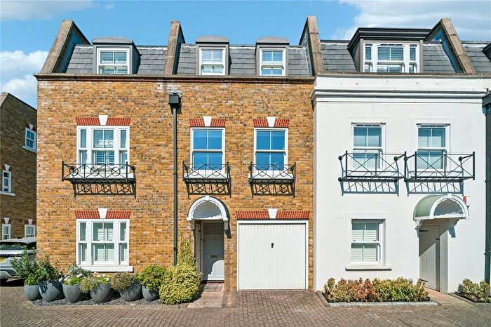 3 Bedroom Terraced House For Sale In Fielding Mews, London, SW13
