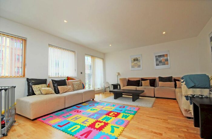 3 Bedroom Flat To Rent In Monck Street, Victoria, London, SW1P