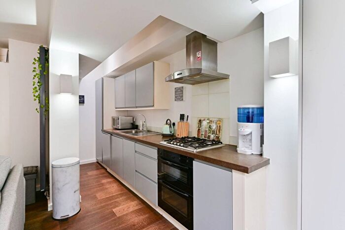 3 Bedroom Flat To Rent In Cromwell Road, Wimbledon, London, SW19