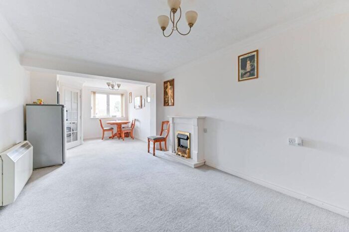 2 Bedroom Flat To Rent In Cavendish Road, Sutton, SM2