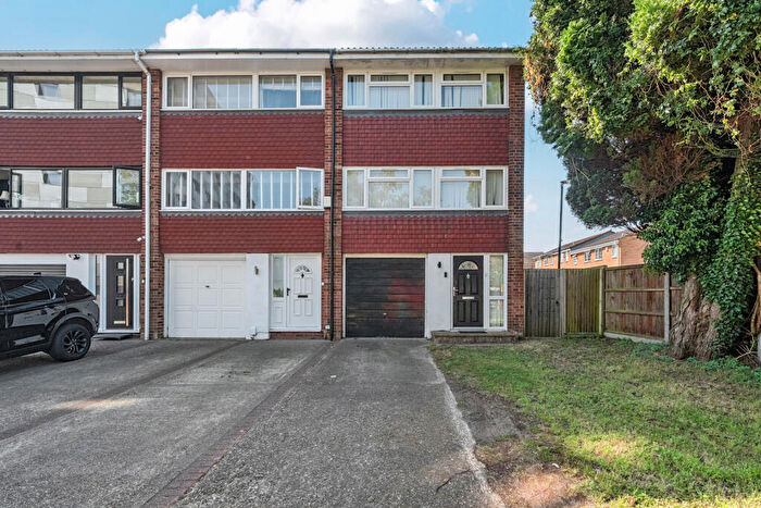 3 Bedroom End Of Terrace House For Sale In Azalea Drive, Swanley, BR8