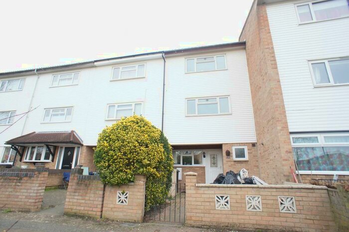 5 Bedroom House To Rent In Theydon Court, Waltham Abbey, Essex, EN9