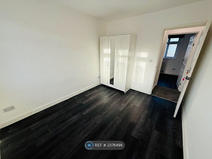 5 Bedroom End Of Terrace House To Rent In Athelstone Road, Harrow, HA3