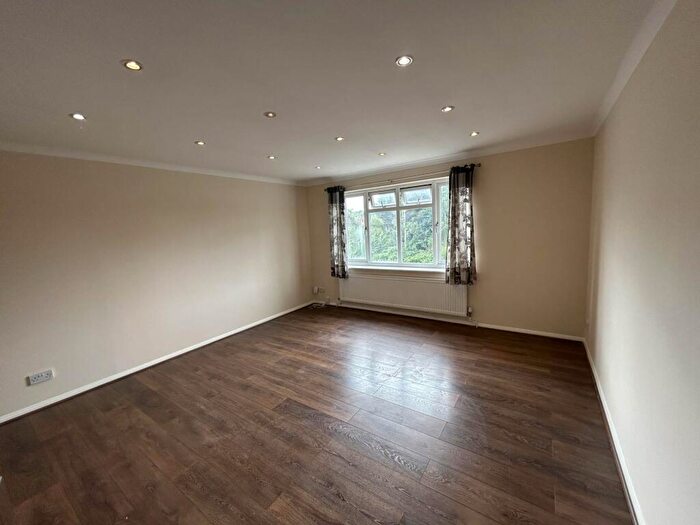 1 Bedroom Flat To Rent In The Chase, Guildford, GU2