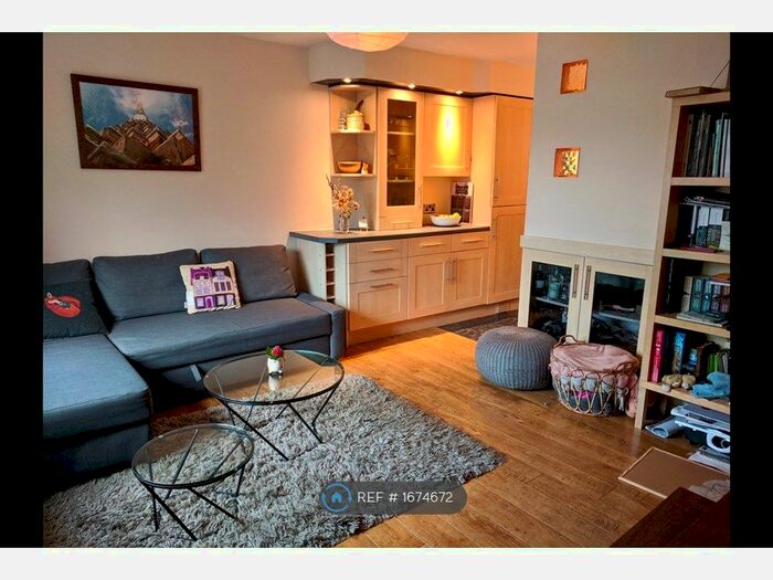 2 Bedroom Flat To Rent In Rodley, Leeds, LS13