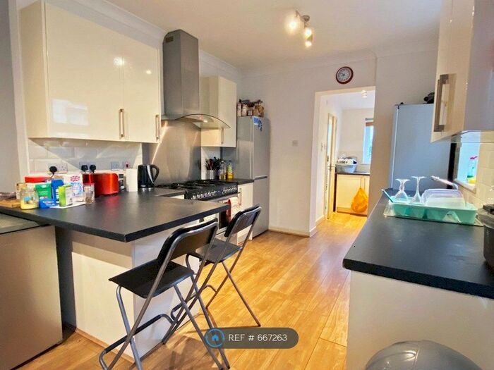 8 Bedroom Terraced House To Rent In Mackintosh Place, Cardiff, CF24