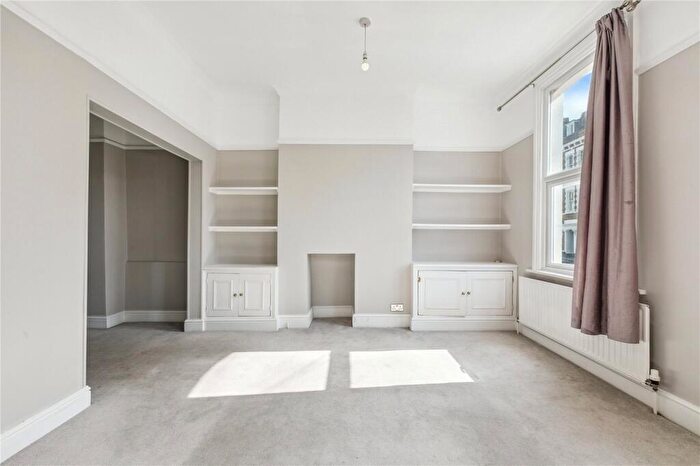 3 Bedroom Apartment To Rent In Mallinson Road, SW11