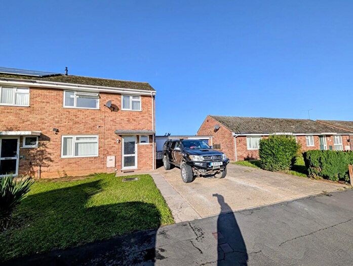 3 Bedroom End Of Terrace House For Sale In Lime Tree Avenue, Leiston, IP16