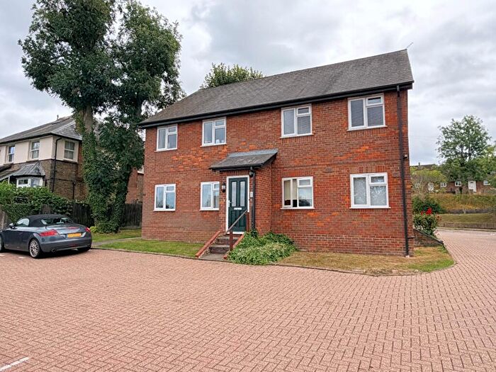 2 Bedroom Apartment To Rent In Jusons Glebe, Wendover, HP22