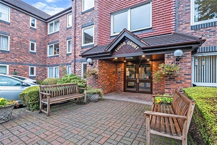 1 Bedroom Flat To Rent In Tudor Court, Sutton Coldfield, B72