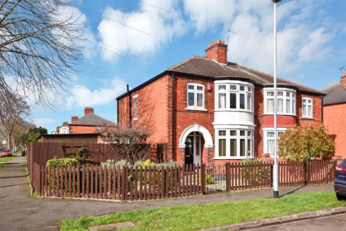 3 Bedroom Semi Detached House For Sale In Salisbury Road, Newark, NG24