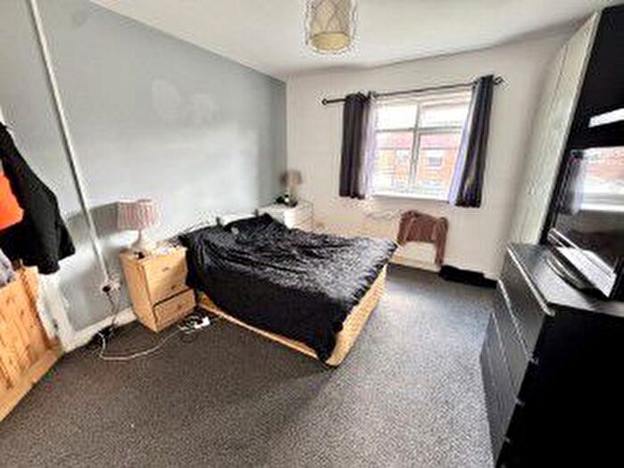 3 Bedroom Semi-Detached House For Sale In Ash Road, Denton, Manchester, M34