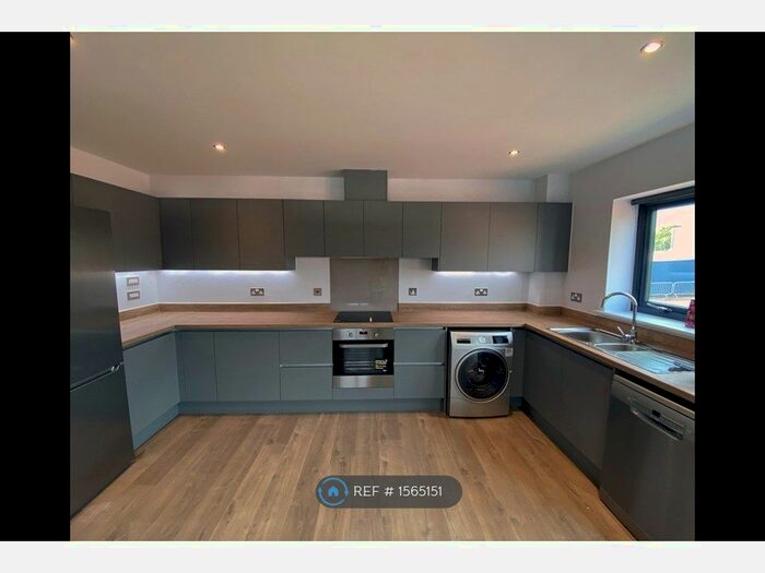 2 Bedroom Flat To Rent In Jennings Gardens, Exeter, EX2