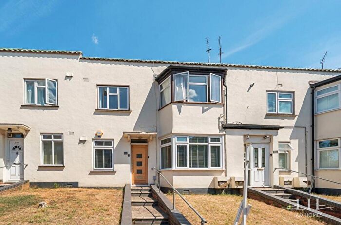 2 Bedroom Maisonette For Sale In St. Marys Lane, Upminster, RM14