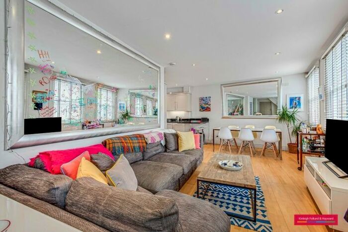 3 Bedroom Flat To Rent In Barclay Road, London, SW6