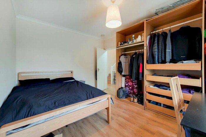 3 Bedroom Flat To Rent In Western Avenue, Ealing, London, W3