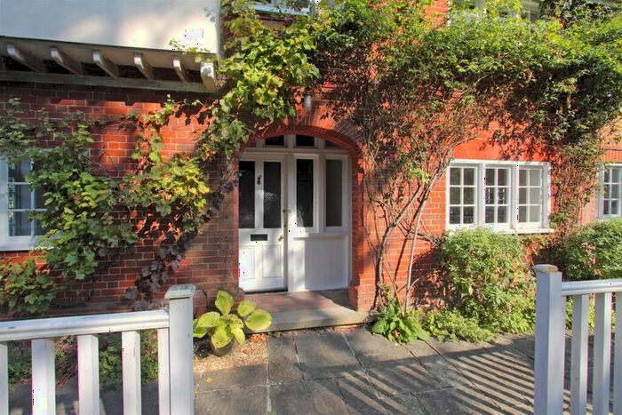 4 Bedroom Detached House For Sale In Winton Hill, Stockbridge, SO20