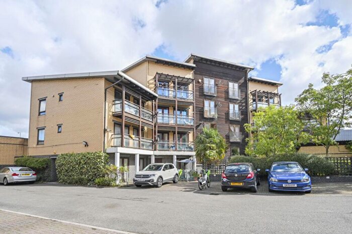 2 Bedroom Flat To Rent In Delta Building, Poplar, London, E14