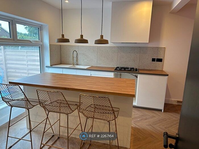 4 Bedroom Terraced House To Rent In Auriel Avenue, Dagenham, RM10