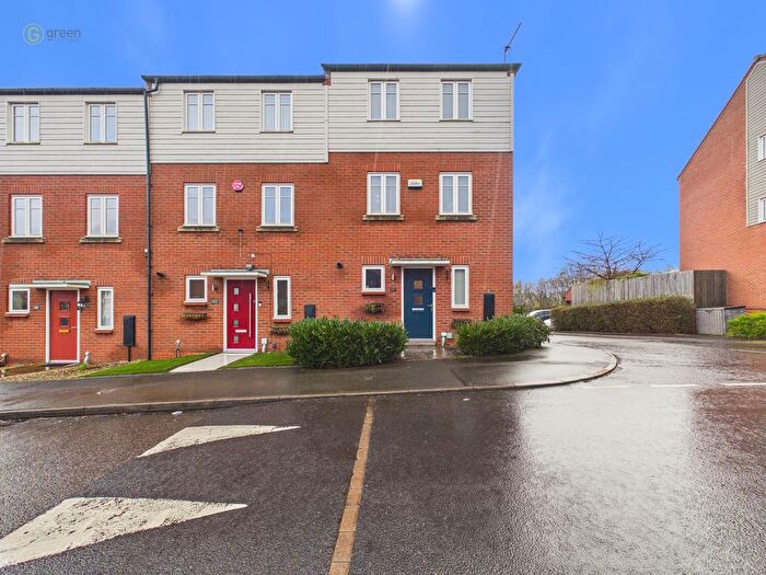 3 Bedroom Town House For Sale In Horseshoe Crescent, Great Barr, B43