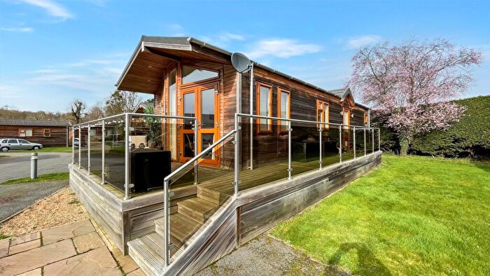 2 Bedroom Lodge For Sale In Chargers Paddock, Harleyford Manor Estate, Marlow, Buckinghamshire, SL7