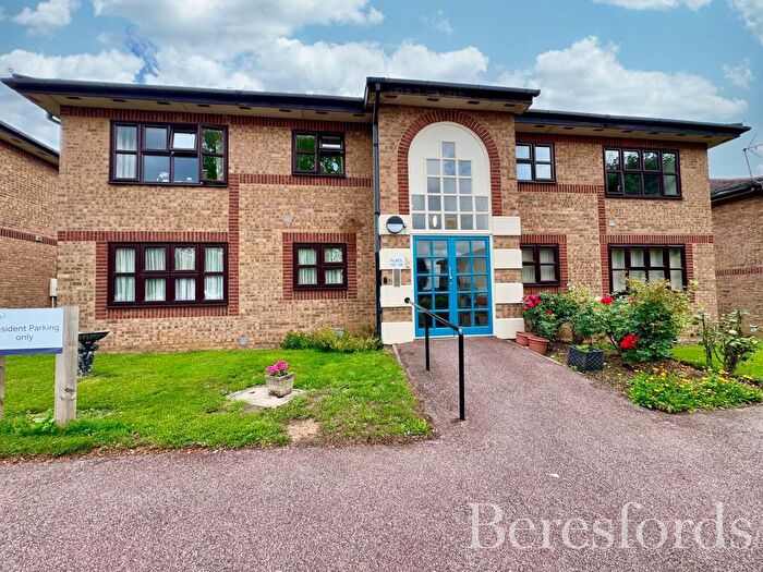 1 Bedroom Flat For Sale In The Herons, Abbs Cross Gardens, RM12