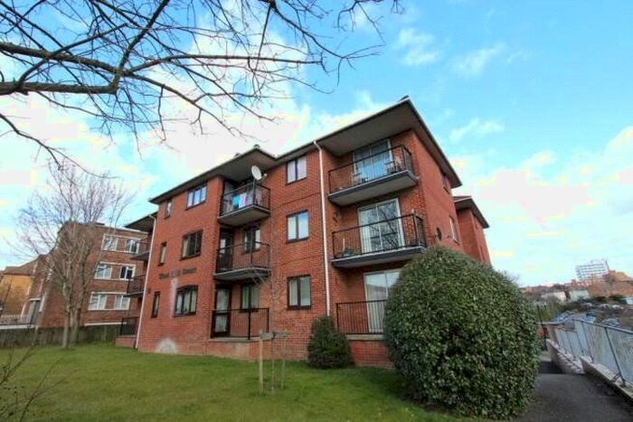 1 Bedroom Flat To Rent In Hill Lane, Southampton, Hampshire, SO15