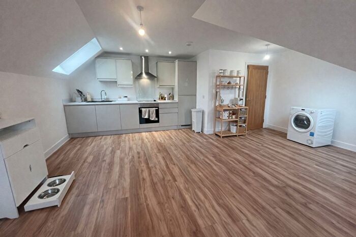 2 Bedroom Flat To Rent In Winterstoke Road, Bristol, BS3