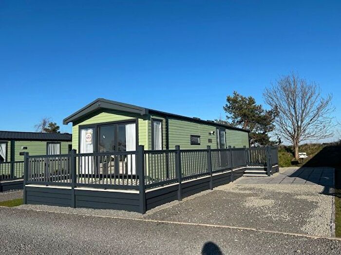 3 Bedroom Mobile/park Home For Sale In East Heslerton, Malton, YO17