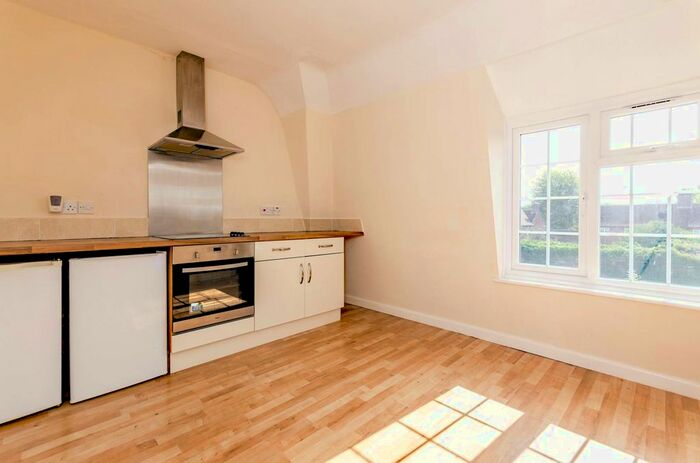 2 Bedroom Flat To Rent In London Road, Burpham, Guildford, GU4