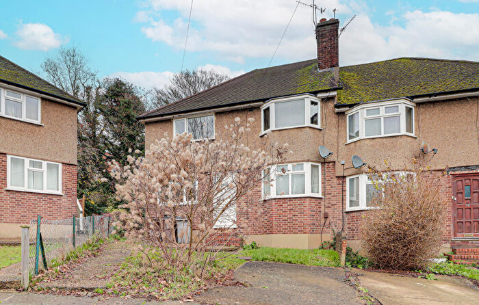 2 Bedroom Maisonette For Sale In Kenton Gardens, St. Albans, Hertfordshire, AL1