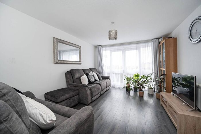 2 Bedroom Flat For Sale In Dowson House, Bower Street, Limehouse, London, E1