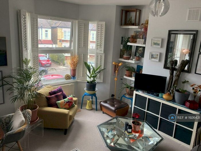 2 Bedroom Flat To Rent In Kemble Road, London, SE23