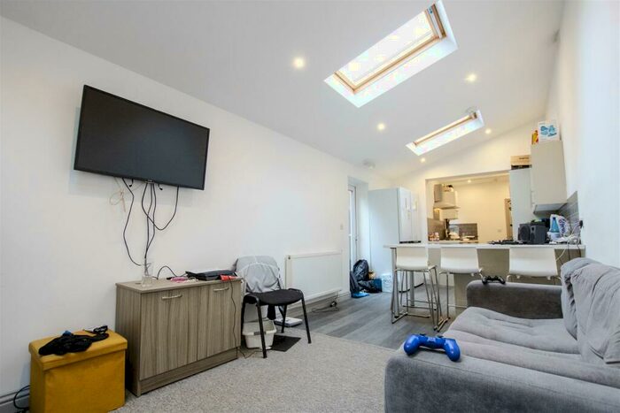 6 Bedroom House To Rent In Selly Hill Road, Birmingham, B29