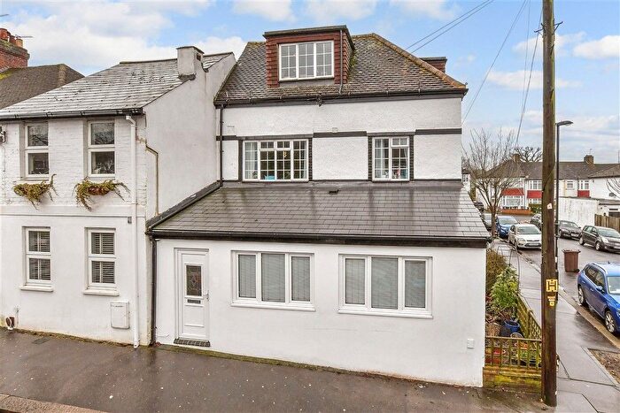 1 Bedroom Maisonette For Sale In Spring Park Road, Shirley, Croydon, Surrey, CR0