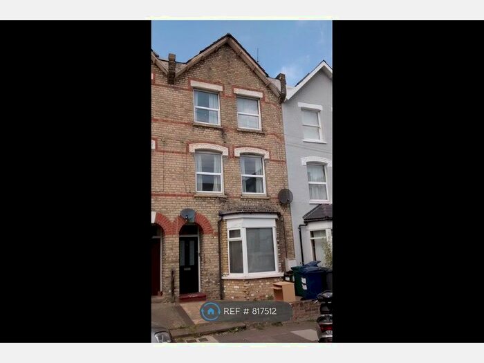 2 Bedroom Maisonette To Rent In Holly Park, London N11
