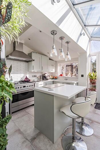 2 Bedroom Cottage For Sale In Market Place, Kessingland, NR33