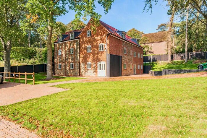 2 Bedroom Flat To Rent In Overstrand Road, Cromer, NR27
