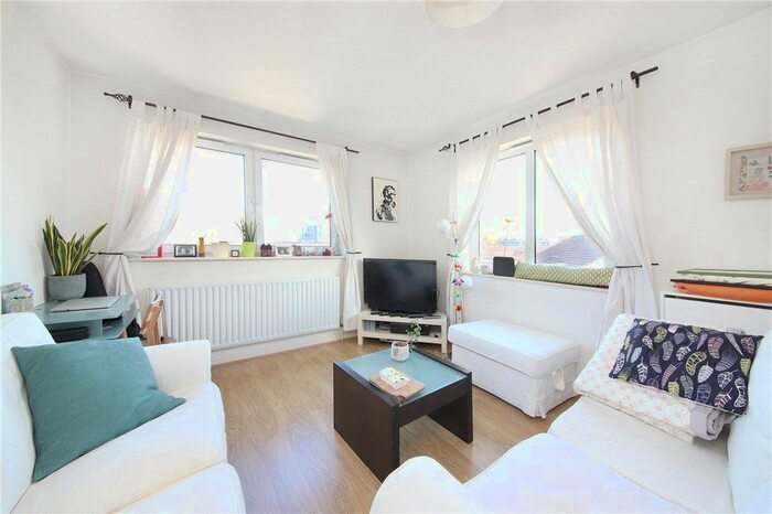 2 Bedroom Flat To Rent In Millennium Place, Bethnal Green, London, E2