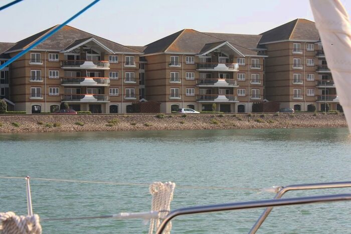 2 Bedroom Apartment To Rent In Genoa House, Lock Approach, Port Solent, PO6