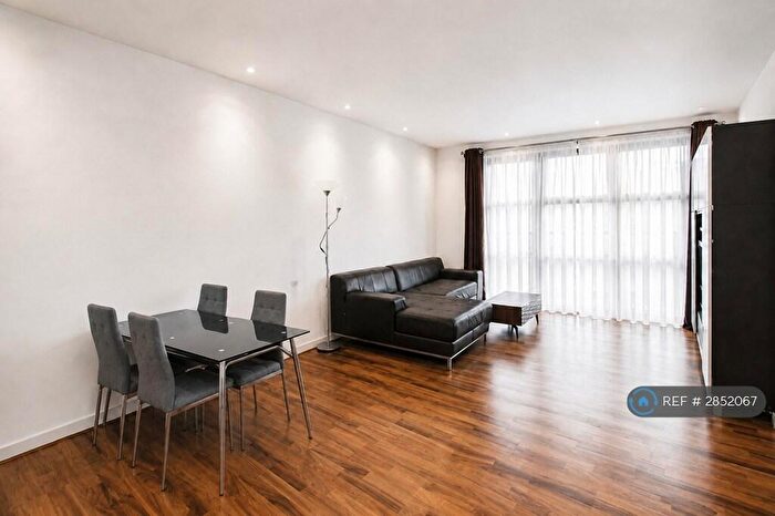2 Bedroom Flat To Rent In Copenhagen Place, London, E14