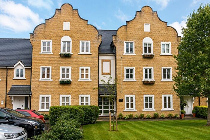 2 Bedroom Flat To Rent In Upton Park, Slough, SL1