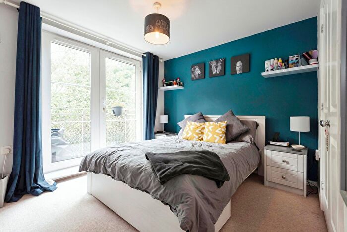 2 Bedroom Flat For Sale In Grove Road, Hitchin, Hertfordshire, SG4
