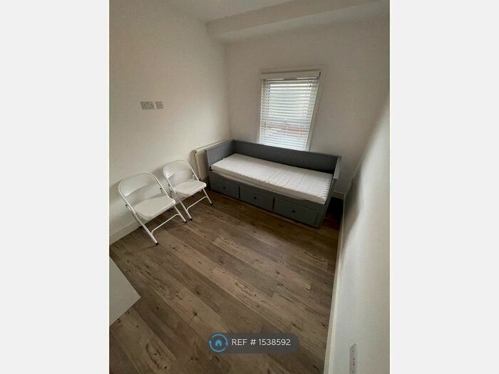 Studio To Rent In Huxley Road, London, N18