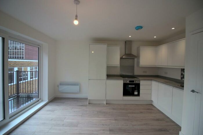 3 Bedroom Flat To Rent In Postway Mews, Ilford, London, IG1